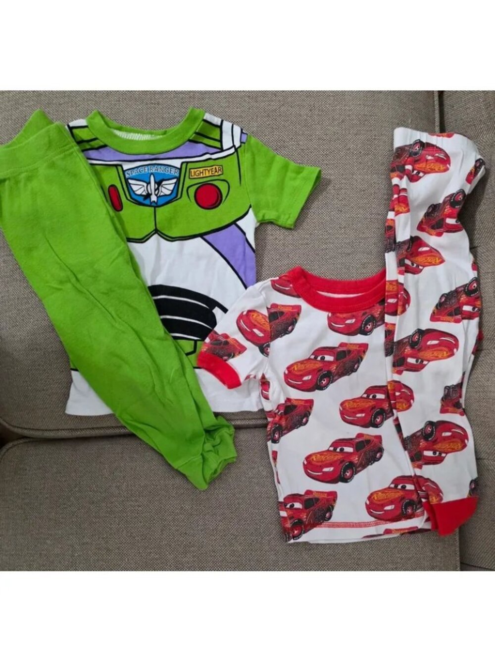 Disney 2 sets of Boys sz 4 Pj's cars and Buzz